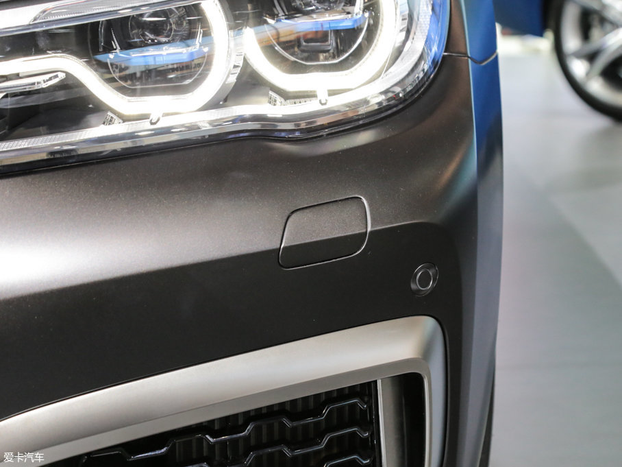 2017R7ϵ M760Li xDrive