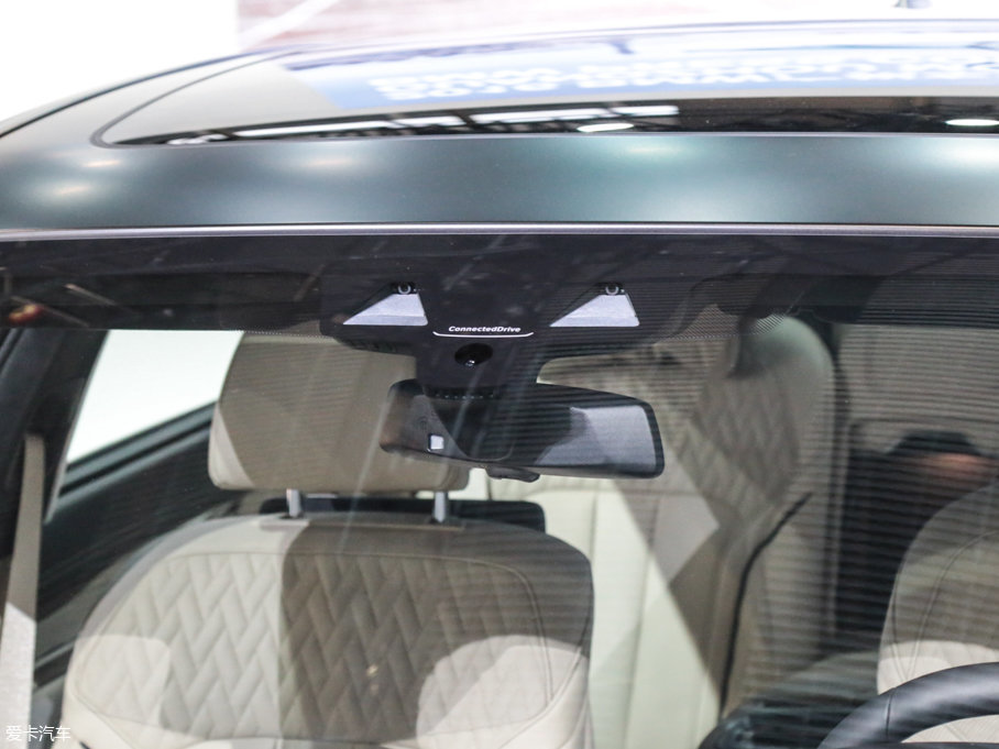 2017R7ϵ M760Li xDrive