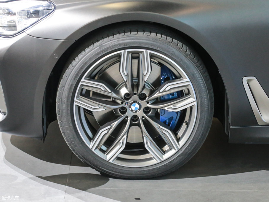 2017R7ϵ M760Li xDrive