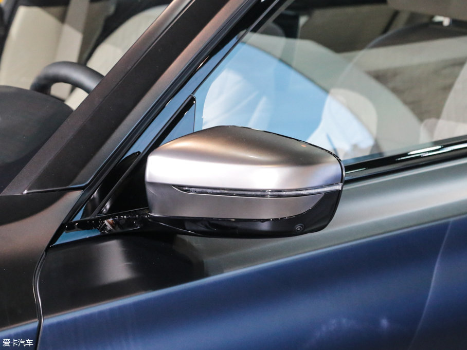 2017R7ϵ M760Li xDrive