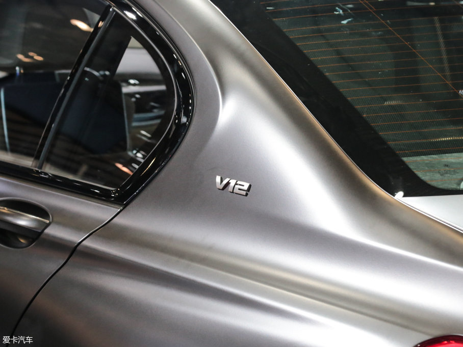 2017R7ϵ M760Li xDrive