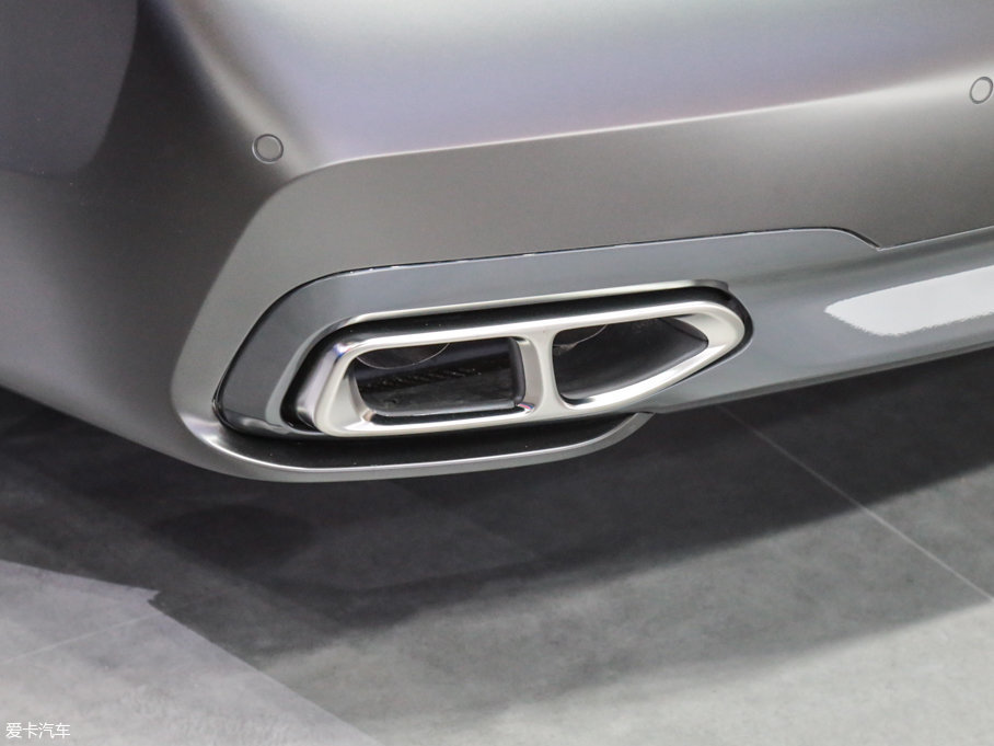 2017R7ϵ M760Li xDrive