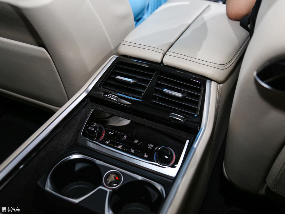 2017R7ϵ M760Li xDrive