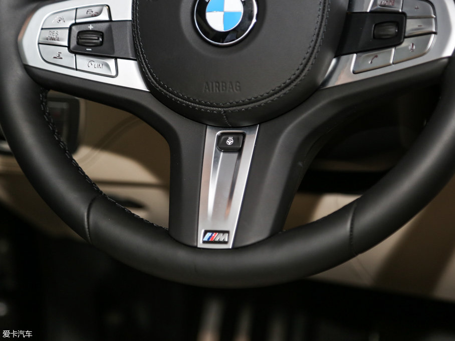 2017R7ϵ M760Li xDrive