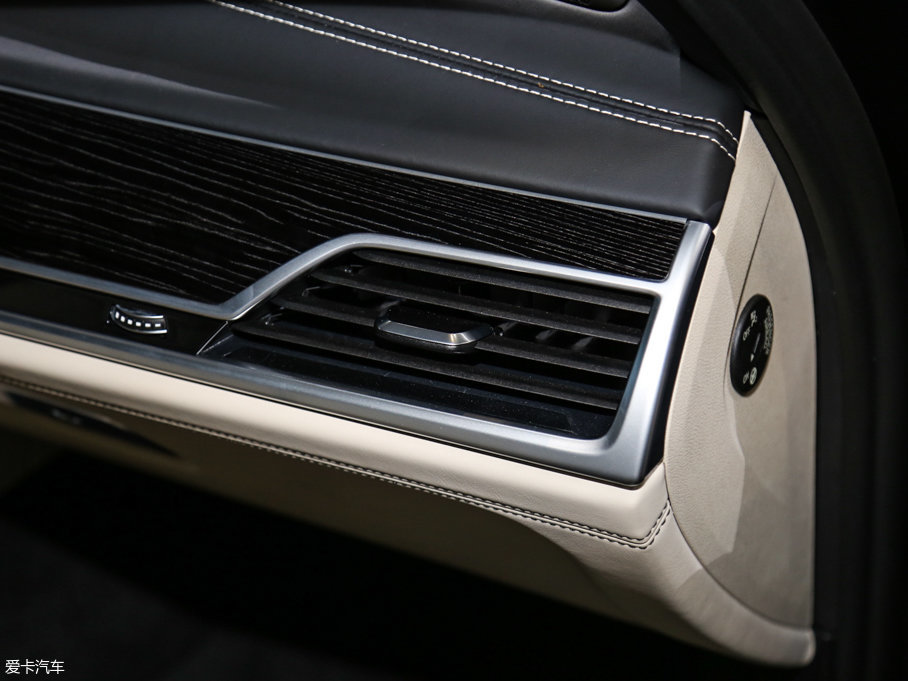 2017R7ϵ M760Li xDrive