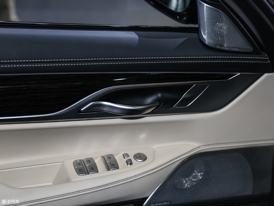 2017R7ϵ M760Li xDrive