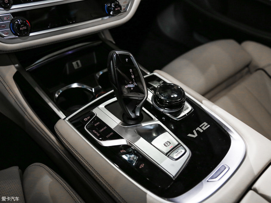 2017R7ϵ M760Li xDrive