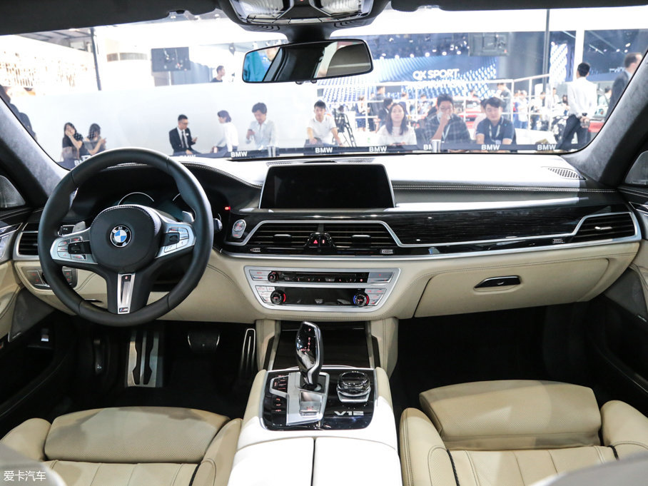 2017R7ϵ M760Li xDrive