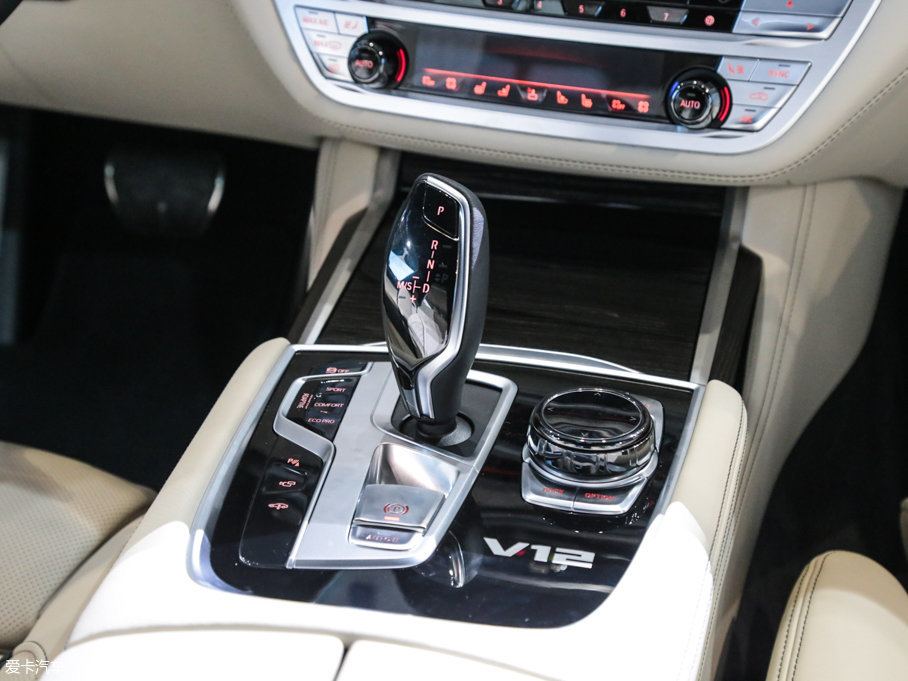 2017R7ϵ M760Li xDrive