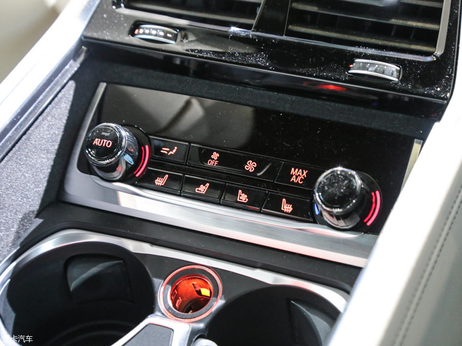 2017R7ϵ M760Li xDrive