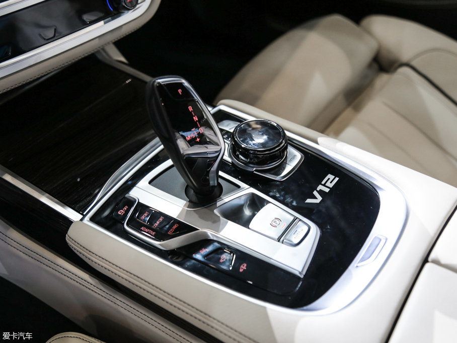 2017R7ϵ M760Li xDrive