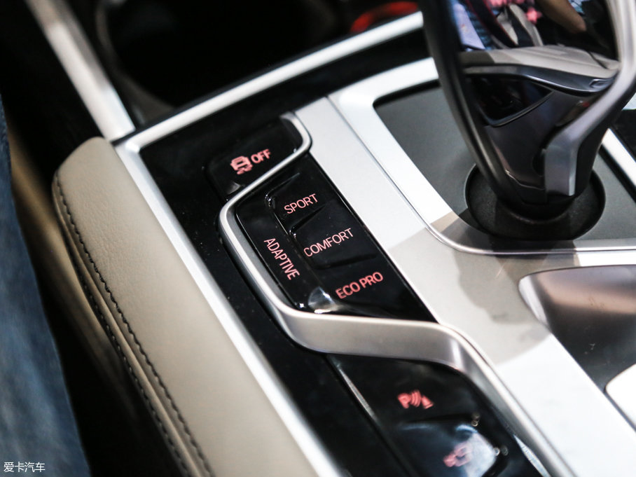 2017R7ϵ M760Li xDrive