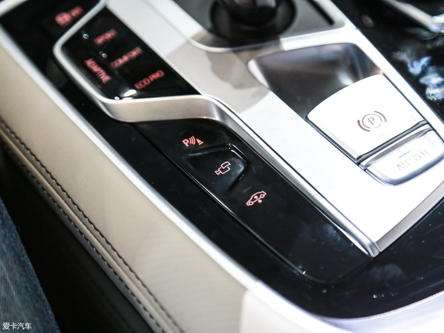 2017R7ϵ M760Li xDrive