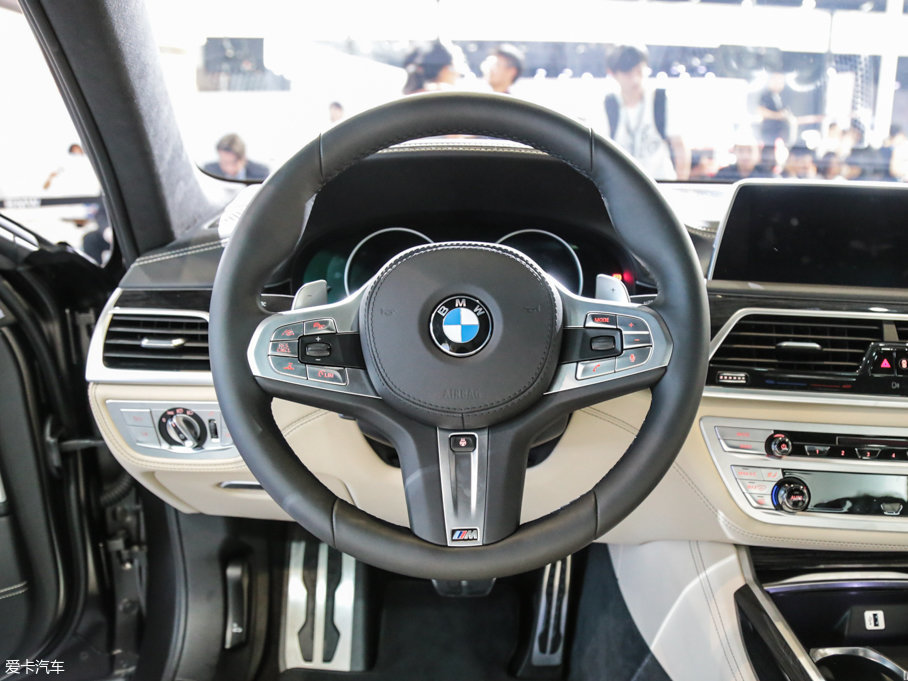 2017R7ϵ M760Li xDrive