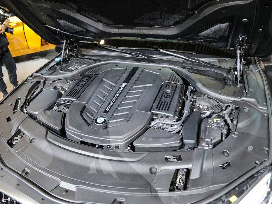 2017��R7ϵ M760Li xDrive