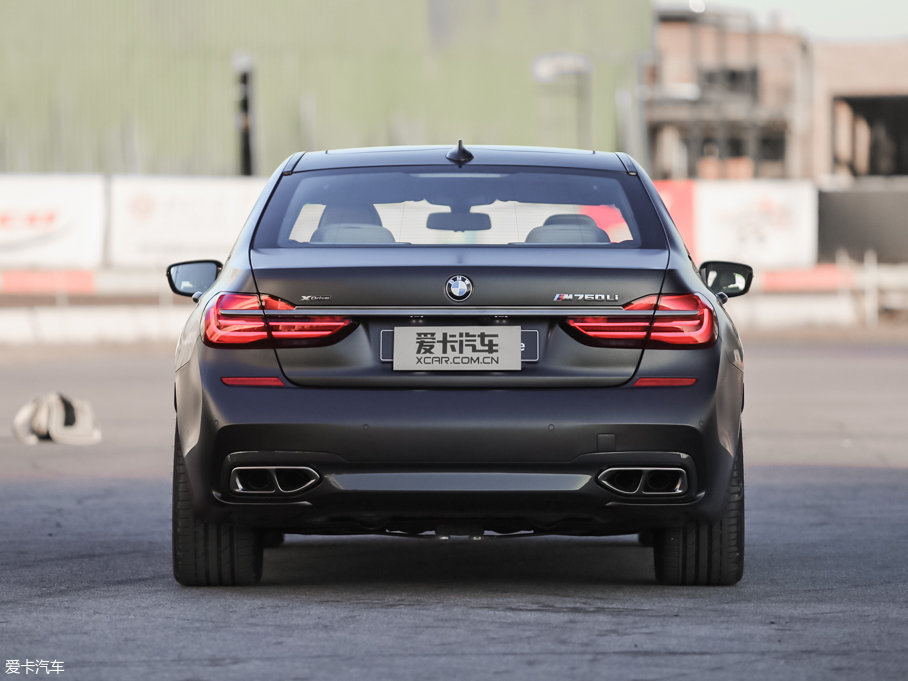 2017116գM760Li xDrive19:30λϺеľзʽϤ³6.6L V12˫ѹ0-100km/h