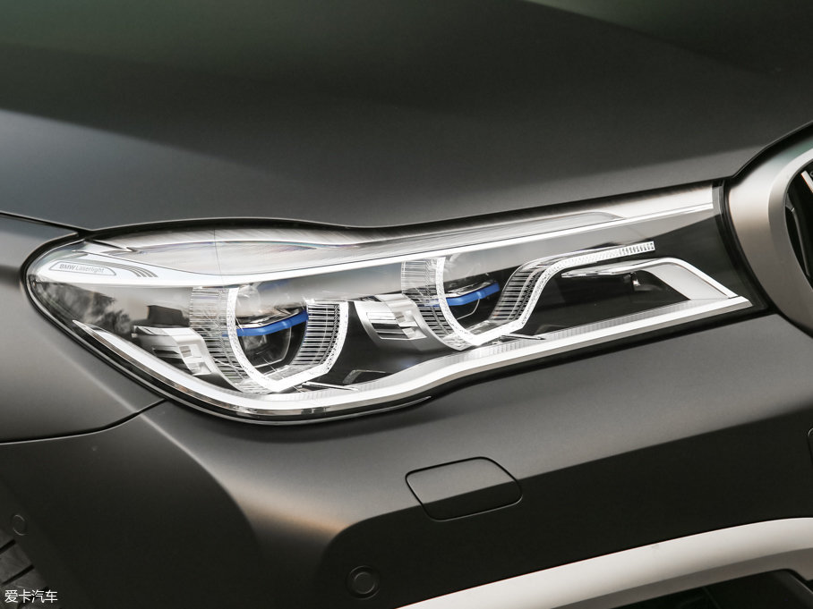 2017R7ϵ M760Li xDrive