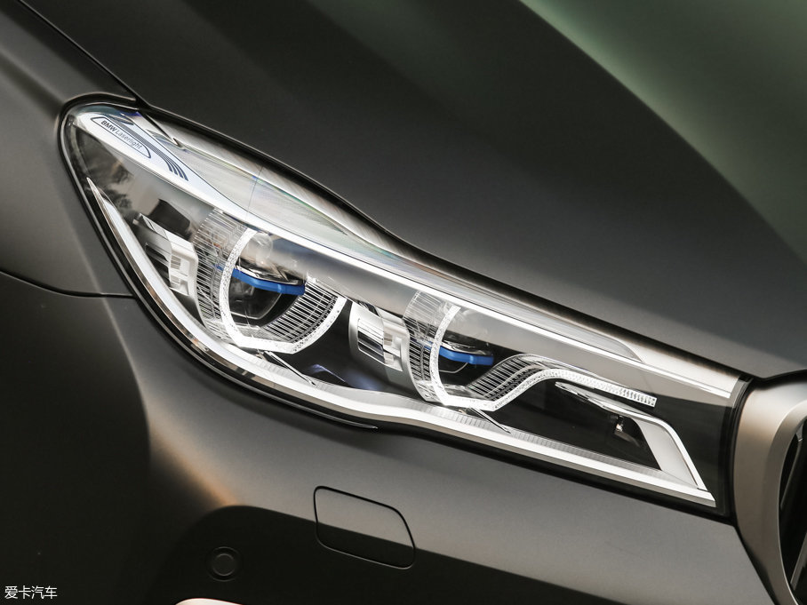 2017R7ϵ M760Li xDrive