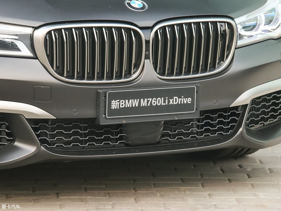 2017R7ϵ M760Li xDrive