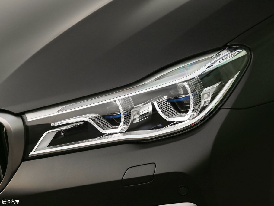 2017R7ϵ M760Li xDrive