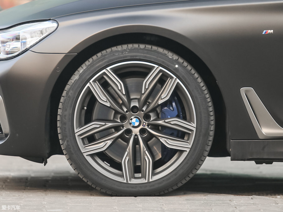 2017R7ϵ M760Li xDrive