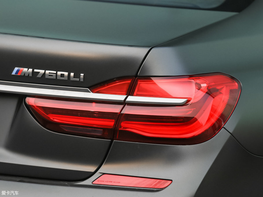 2017R7ϵ M760Li xDrive