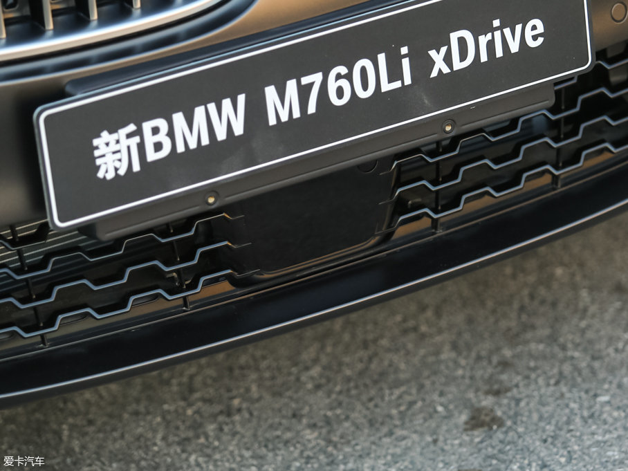 2017R7ϵ M760Li xDrive