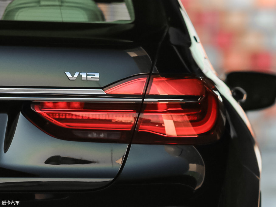 2017R7ϵ M760Li xDrive