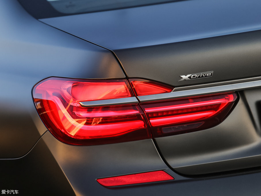 2017R7ϵ M760Li xDrive