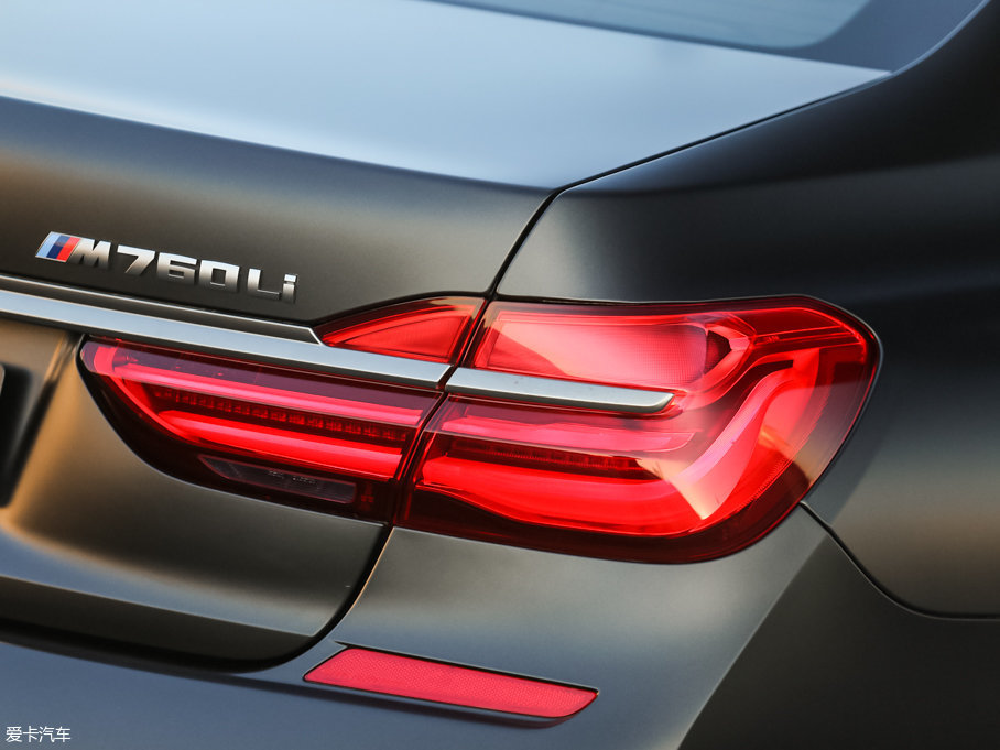 2017R7ϵ M760Li xDrive