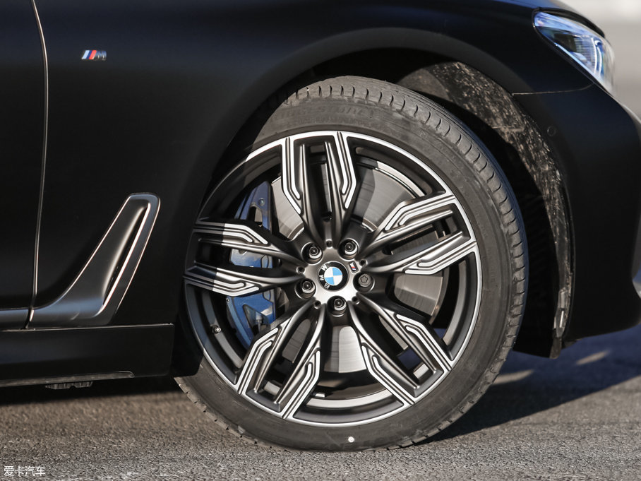 2017R7ϵ M760Li xDrive