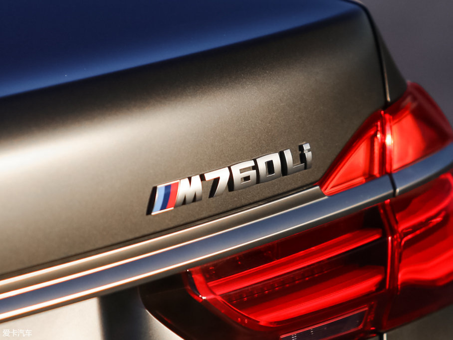 2017R7ϵ M760Li xDrive