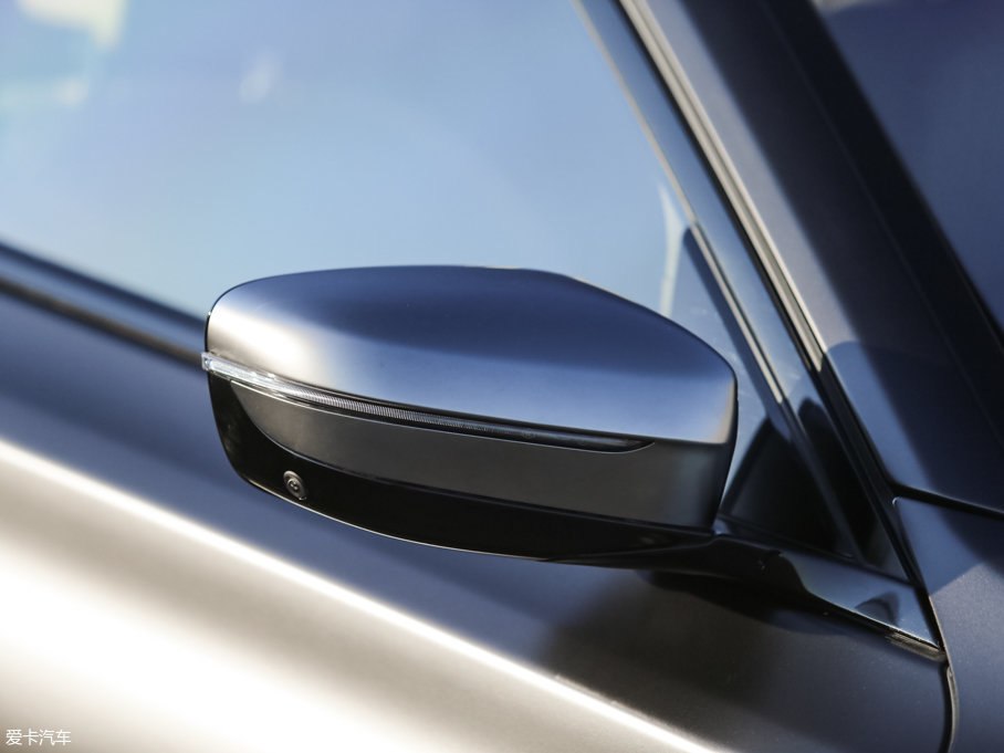 2017R7ϵ M760Li xDrive