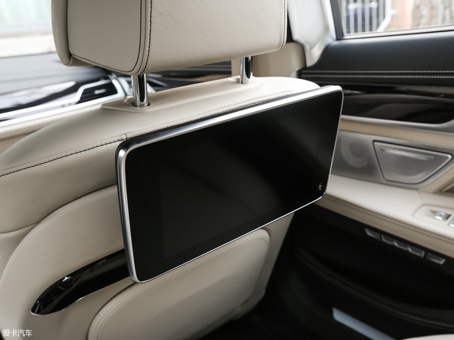 2017R7ϵ M760Li xDrive