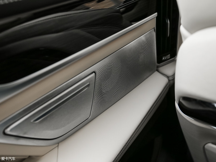 2017R7ϵ M760Li xDrive