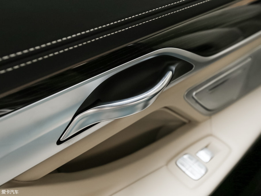 2017R7ϵ M760Li xDrive