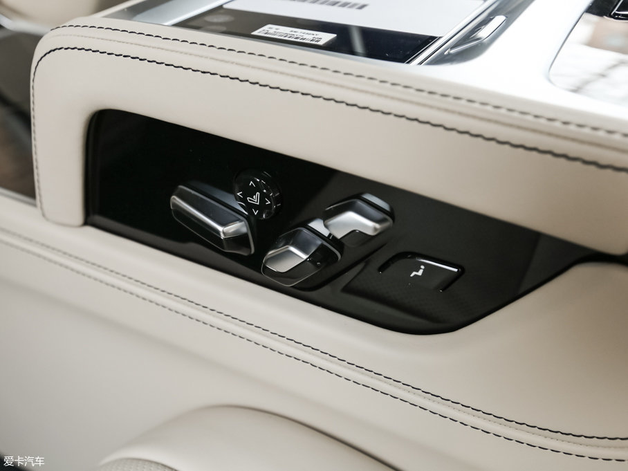 2017R7ϵ M760Li xDrive