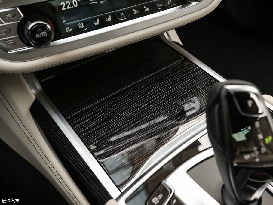 2017R7ϵ M760Li xDrive