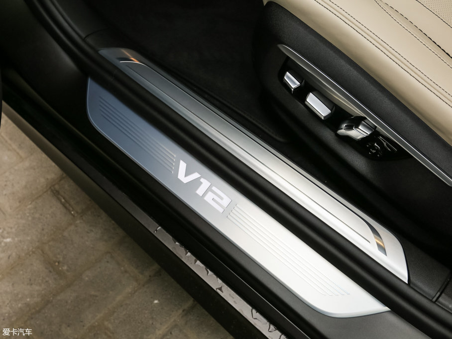 2017R7ϵ M760Li xDrive