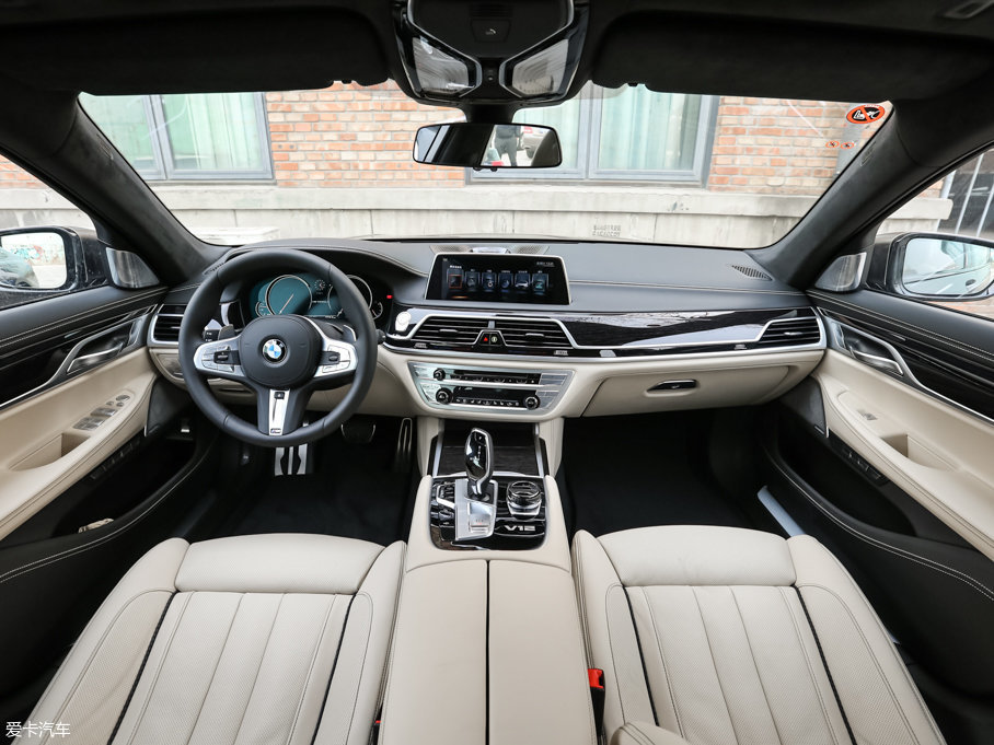 2017116գM760Li xDrive19:30λϺеľзʽϤ³6.6L V12˫ѹ0-100km/h