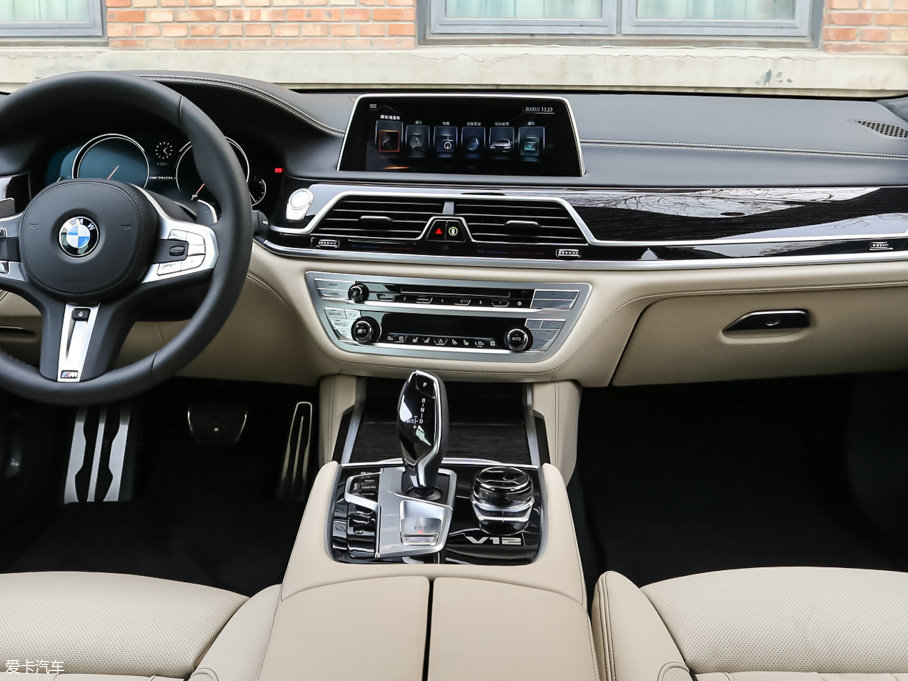 2017R7ϵ M760Li xDrive