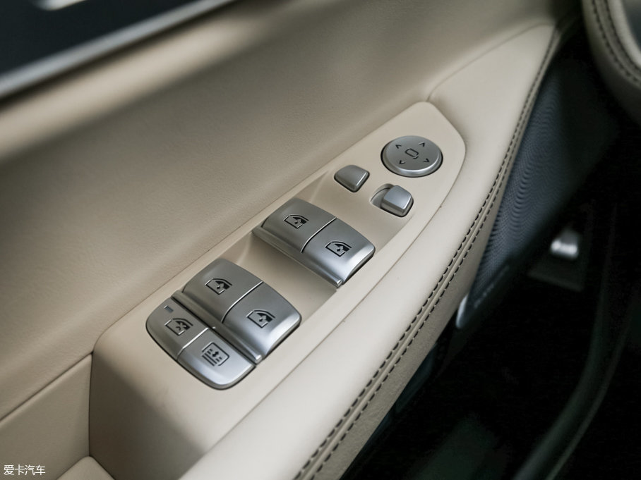 2017R7ϵ M760Li xDrive