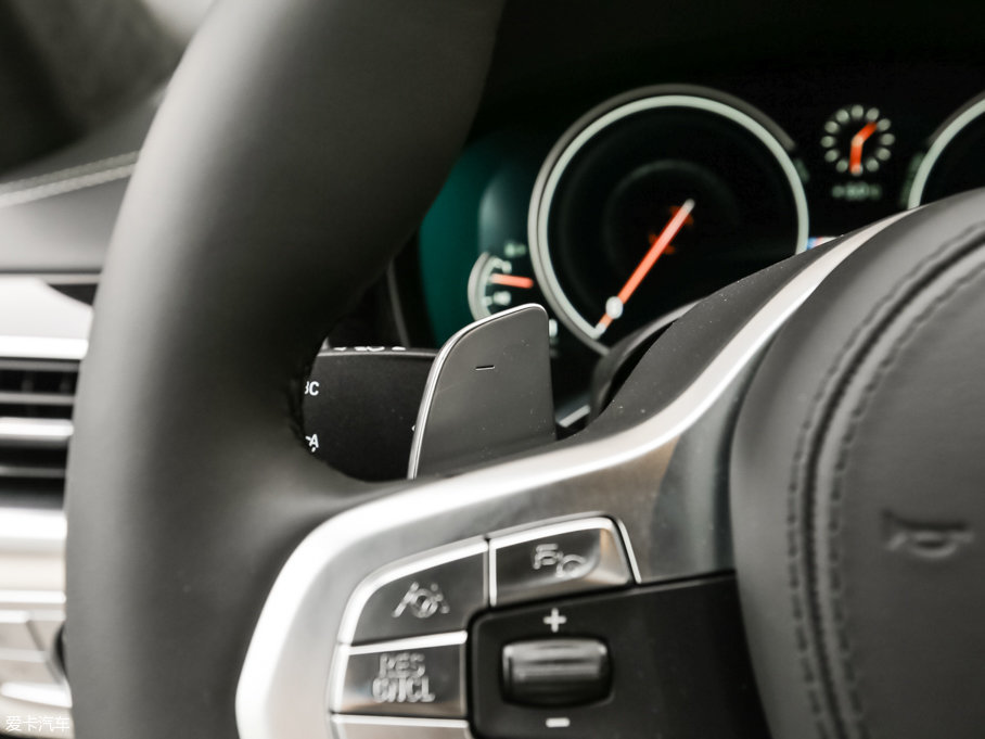 2017R7ϵ M760Li xDrive