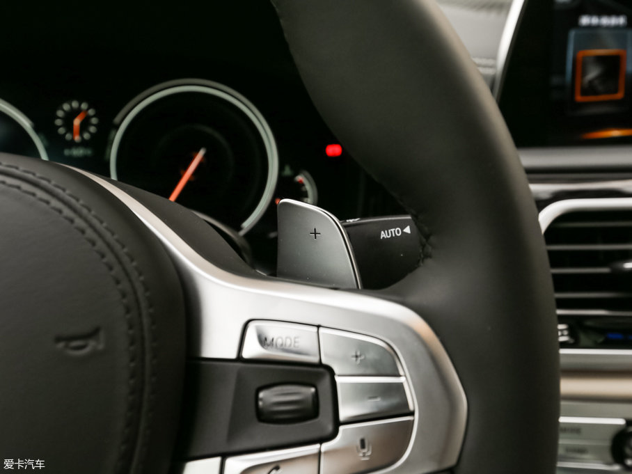 2017R7ϵ M760Li xDrive