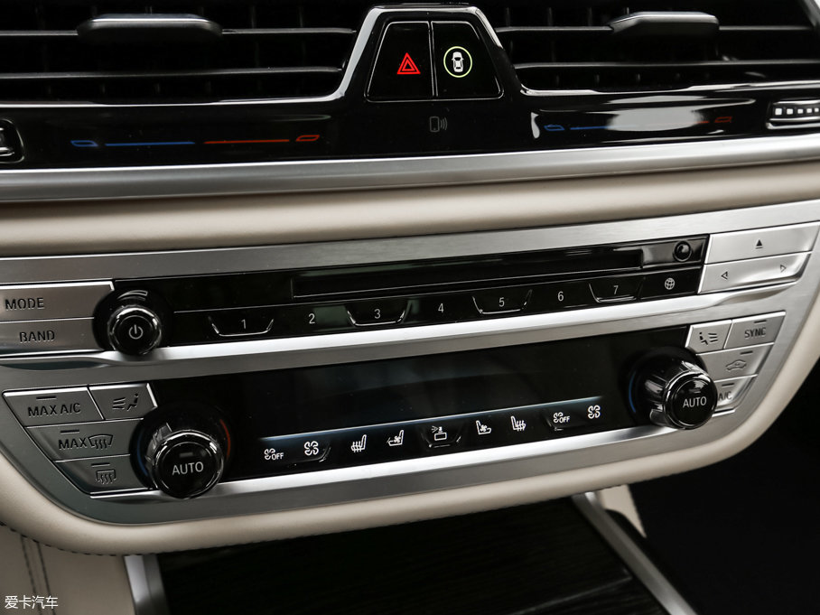 2017R7ϵ M760Li xDrive