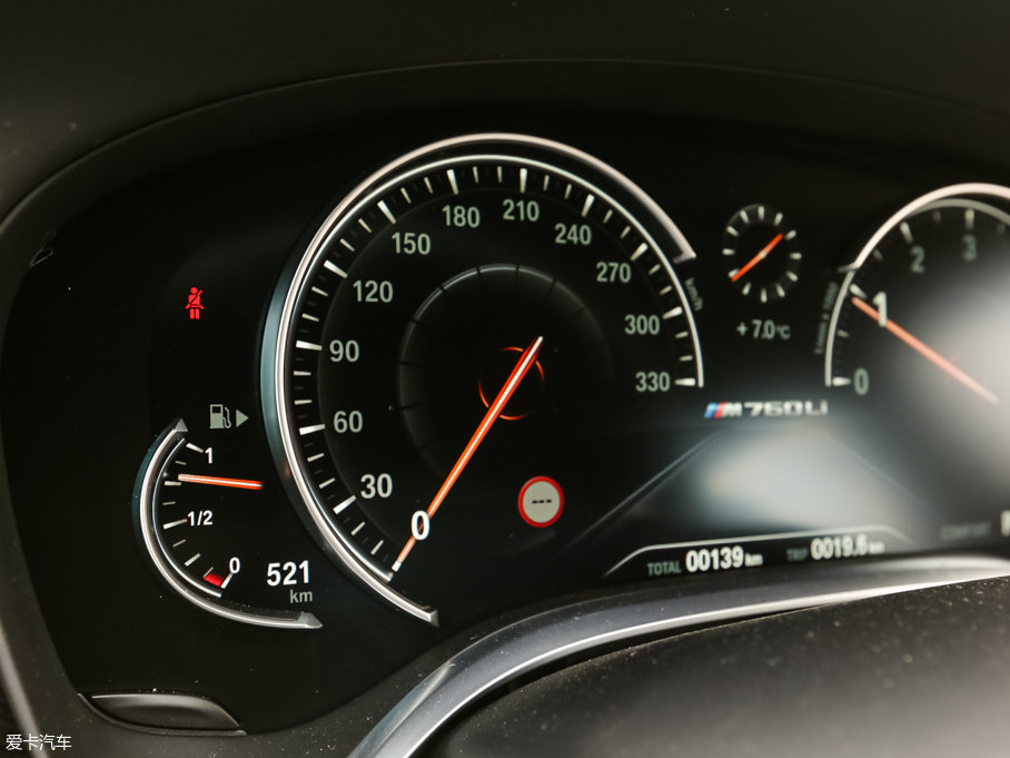 2017R7ϵ M760Li xDrive