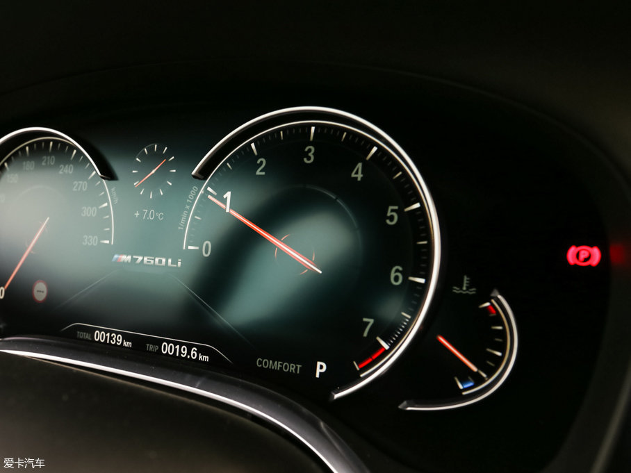 2017R7ϵ M760Li xDrive