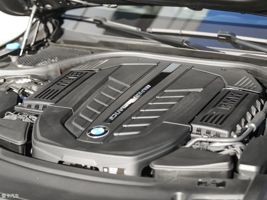 2017R7ϵ M760Li xDrive