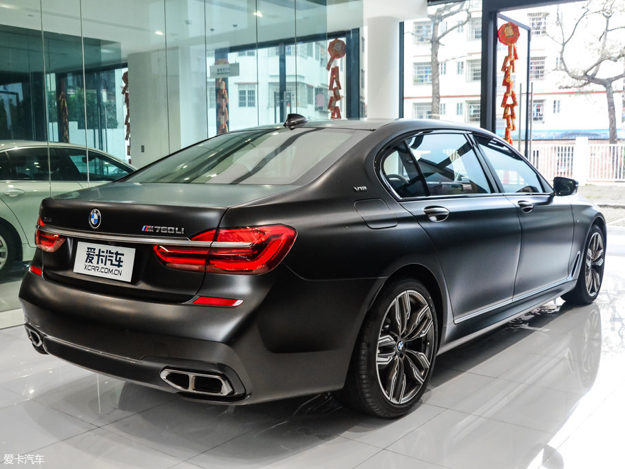 2017R7ϵ M760Li xDrive