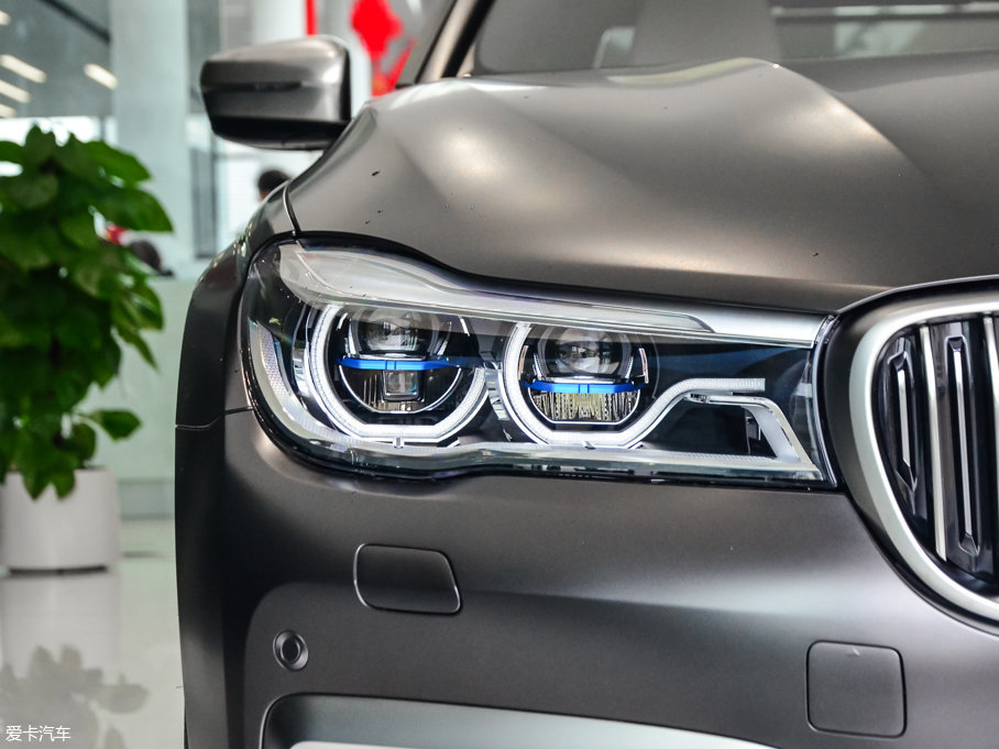 2017R7ϵ M760Li xDrive